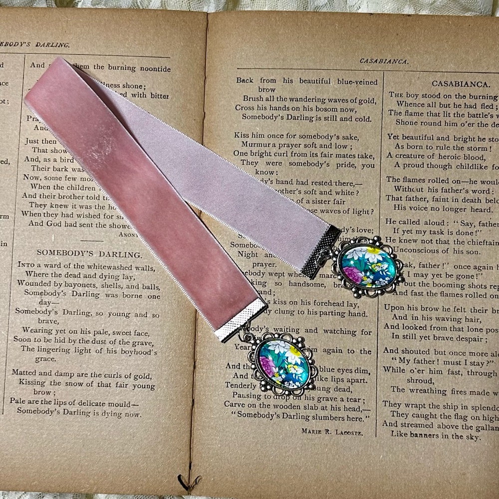 Velvet bookmark with floral cabochon on a silver pendant.
